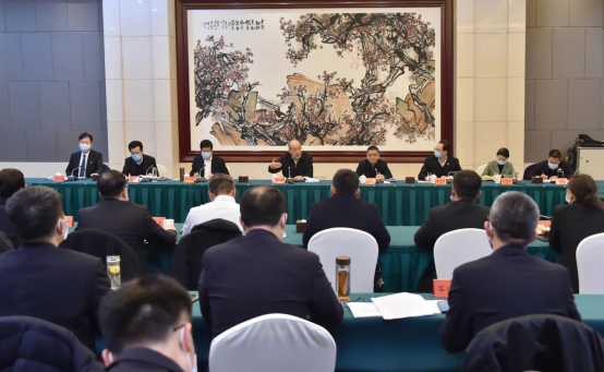 1月13日上午,最高人民检察院党组书记、检察长张军率最高检调研组一行在河南郑州出席认罪认罚从宽制度座谈会。