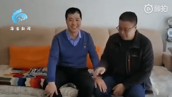 英雄团长祁发宝拿着颅骨模型的照片曝光,再看他头上的伤痕,令人心疼!休闲区蓝鸢梦想 - Www.slyday.coM 英雄团长祁发宝拿着颅骨模型的照片曝光,再看他头上的伤痕,令人心疼!休闲区蓝鸢梦想 - Www.slyday.coM