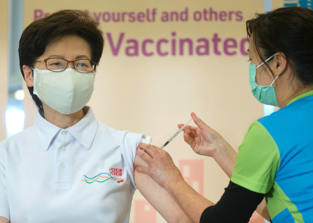 67数说疫情0222林郑月娥接种国产新冠疫苗巴西已订购1亿剂中国疫苗