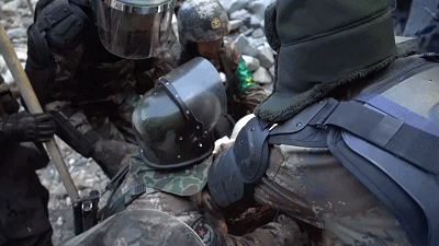 英雄团长祁发宝拿着颅骨模型的照片曝光,再看他头上的伤痕,令人心疼!休闲区蓝鸢梦想 - Www.slyday.coM 英雄团长祁发宝拿着颅骨模型的照片曝光,再看他头上的伤痕,令人心疼!休闲区蓝鸢梦想 - Www.slyday.coM