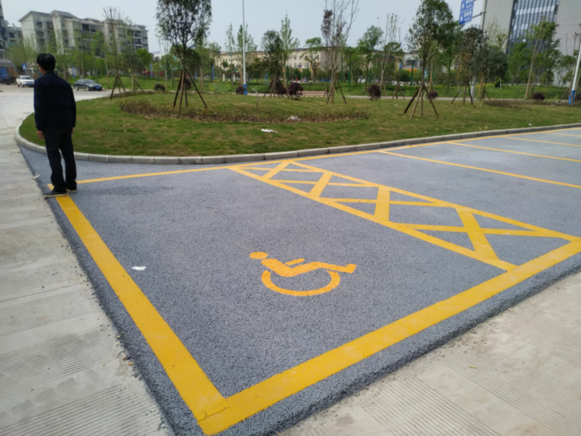 梁平对既有小区无障碍改造,加设无障碍车位。图:梁平区融媒体中心