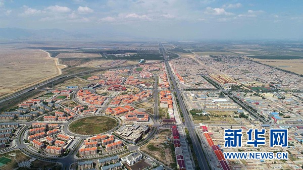 这是2019年9月3日拍摄的宁夏银川市永宁县闽宁镇新区新貌(无人机照片)。新华社记者 王鹏 摄
