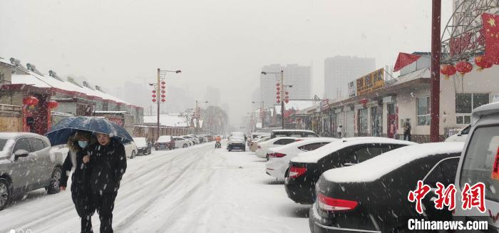 山西省发布暴雪红色预警。 张阳阳 摄
