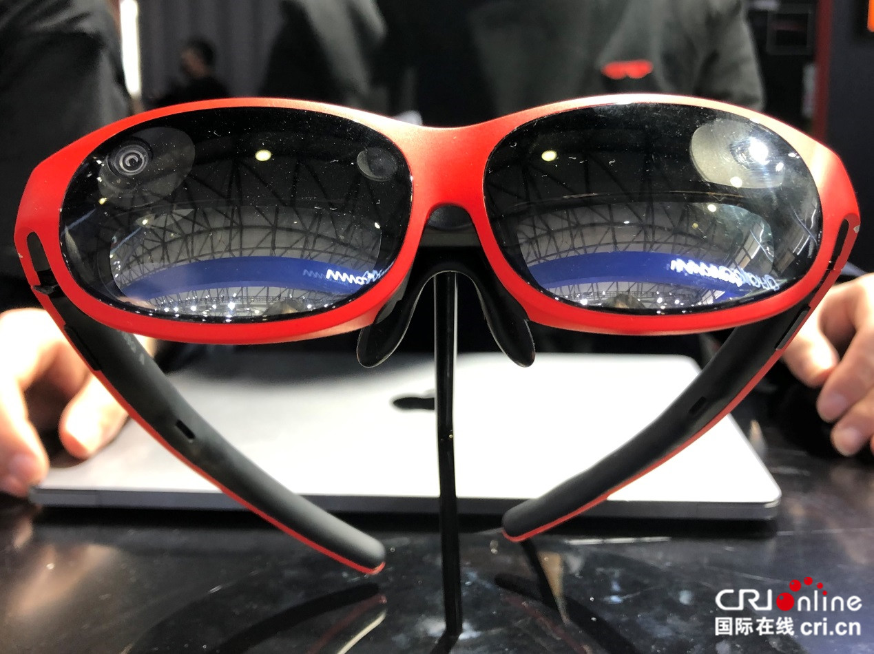 图2:2021世界移动大会上海展上,参展商展示的mr眼镜