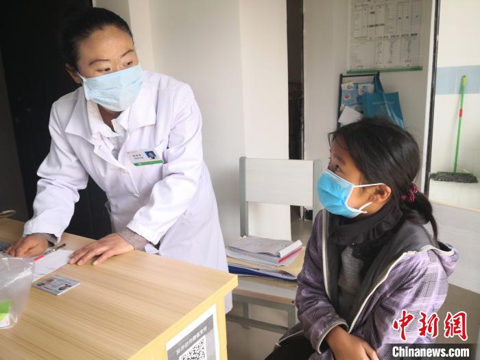 多少人口配备一名乡村医生_西畴县有多少人口(3)