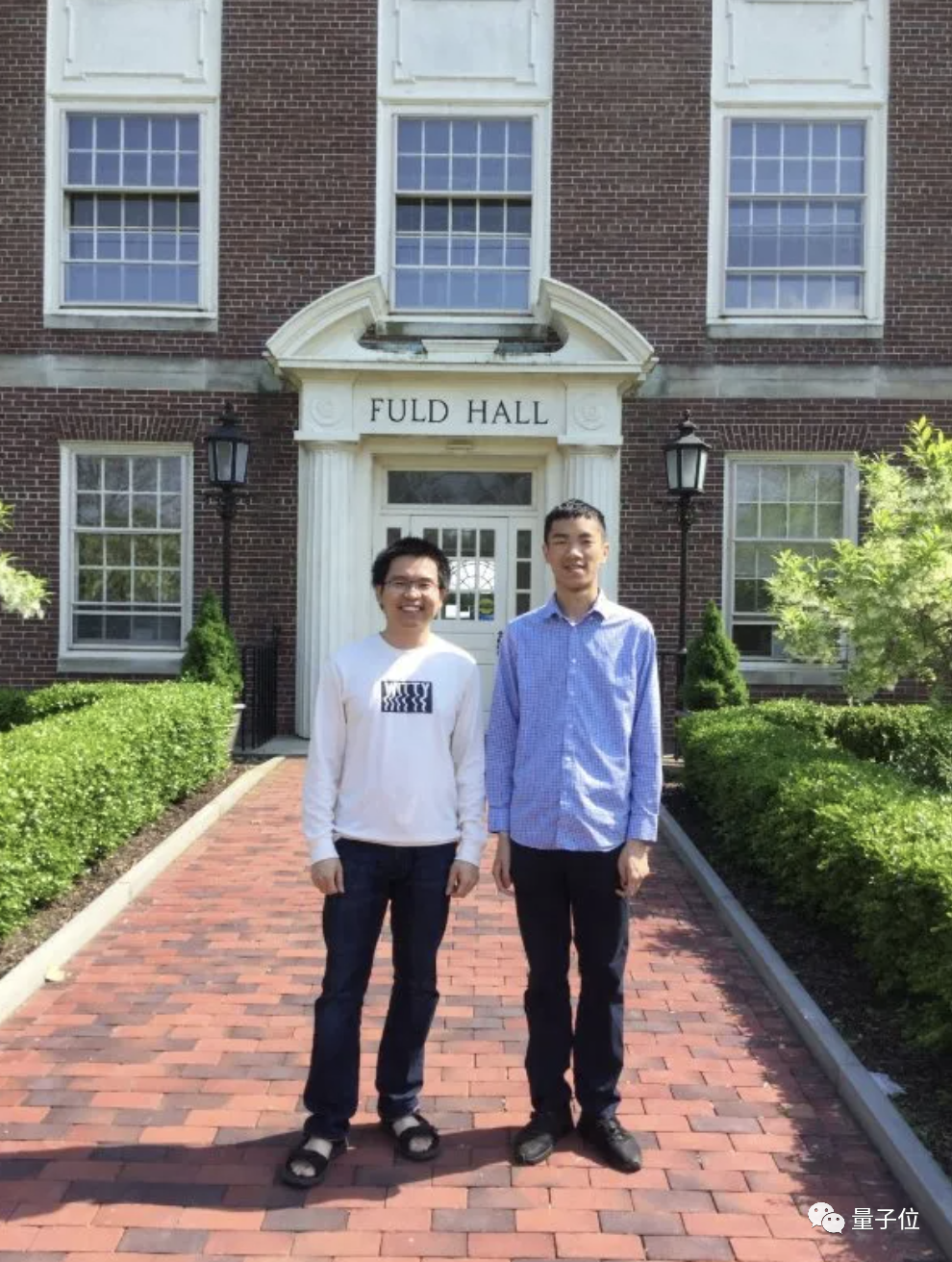 △陈杲（左一）图源：浙江瑞安中学官微，下同