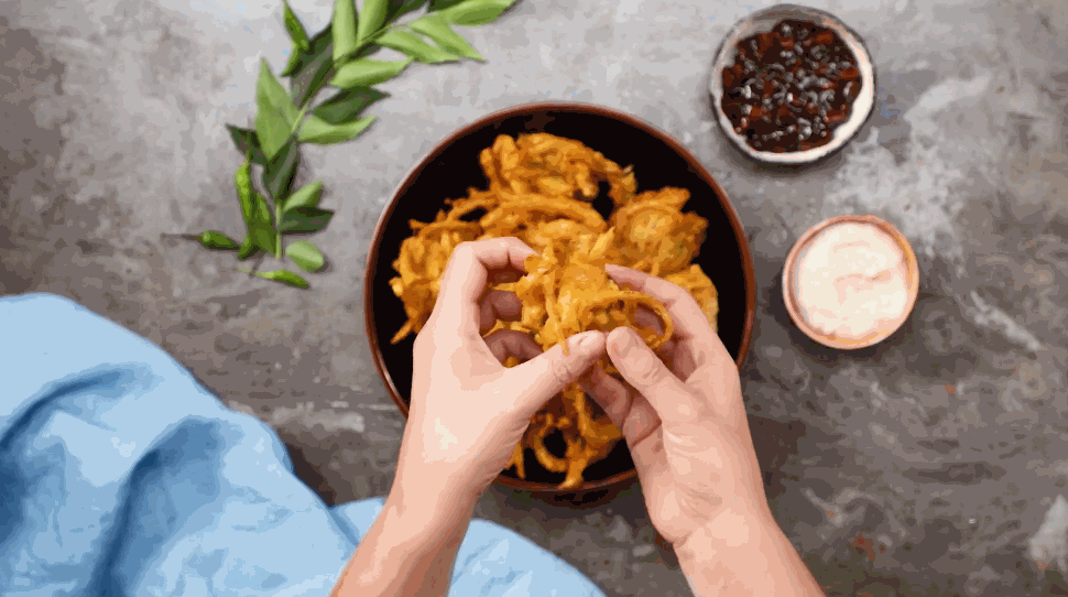 又脆又香！南亚街头的洋葱巴吉，香料丰富，配一杯清茶正好！