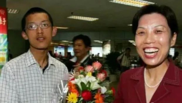 他是北大数学天才,出家8年后还俗,如今活成这样休闲区蓝鸢梦想 - Www.slyday.coM 他是北大数学天才,出家8年后还俗,如今活成这样休闲区蓝鸢梦想 - Www.slyday.coM