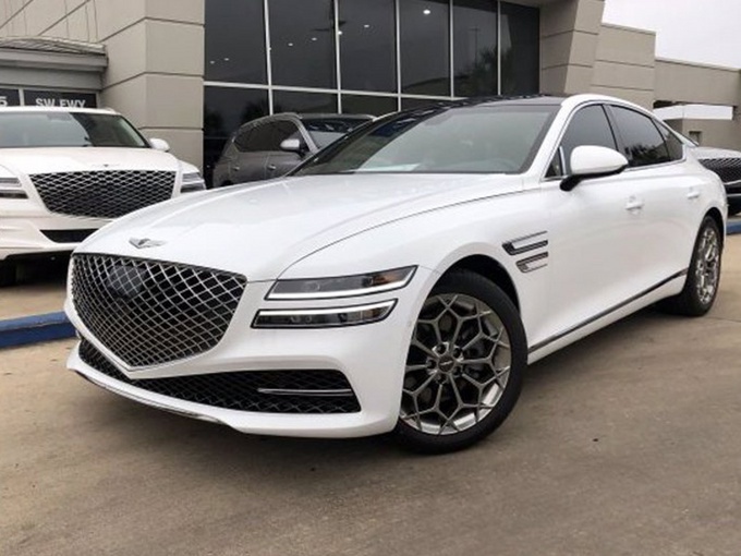 捷尼赛思G80到店实拍！入门搭2.5T，配全新分体式大灯