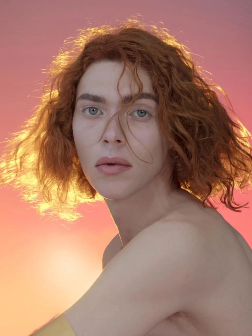 sophie和sophia,sophiecookson sophie与永生aisophia的珍贵对谈梦境海泳与人工智能时代的创造力