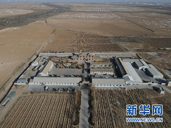 这是1月6日拍摄的位于宁夏吴忠市红寺堡区的汇达酒庄(无人机照片)。新华社记者 唐如峰 摄