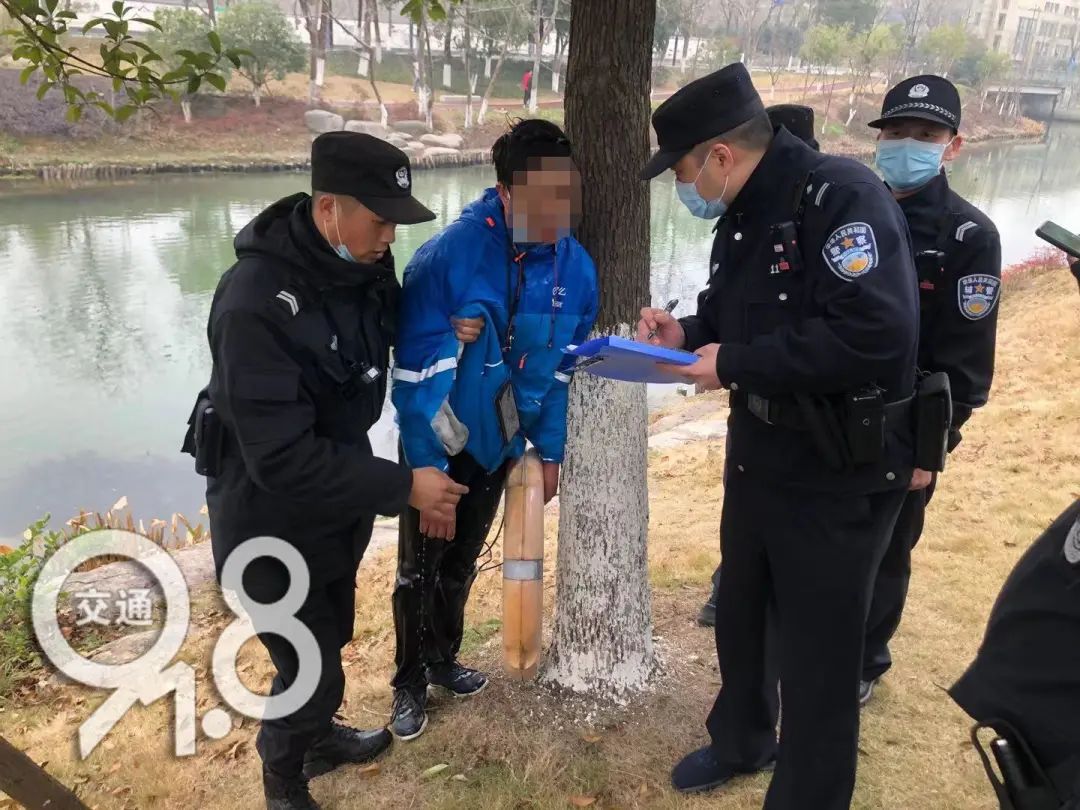 [评论]外卖员赶进度闯红灯多次被罚 系统不妨给人让道