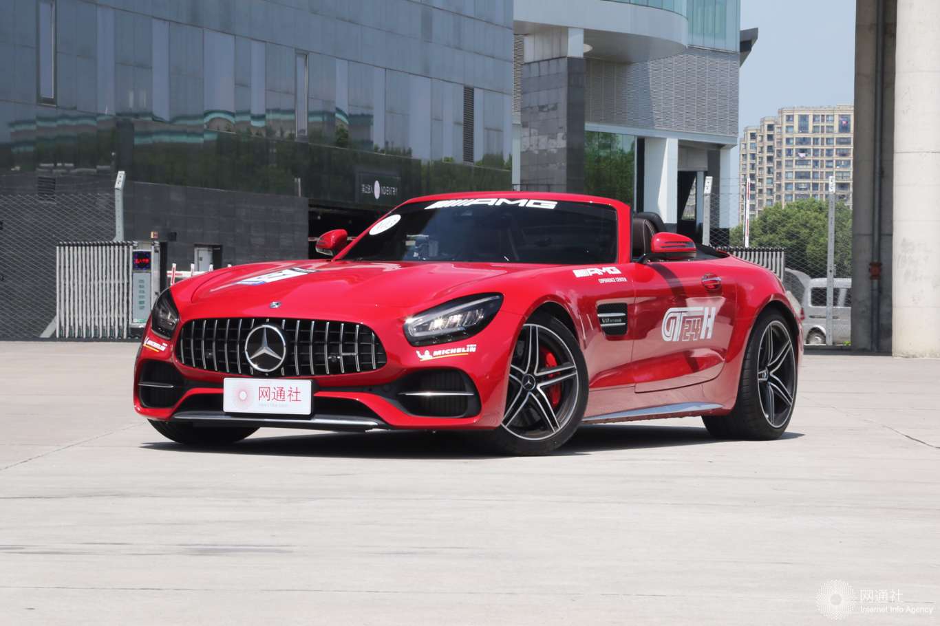 轮毂盖未规范制造存安全隐患 奔驰将召回amg gt