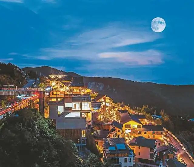 懒人村子夜景武隆区文旅委供图