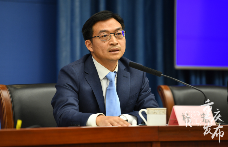 杨宏回覆记者提问邹乐摄