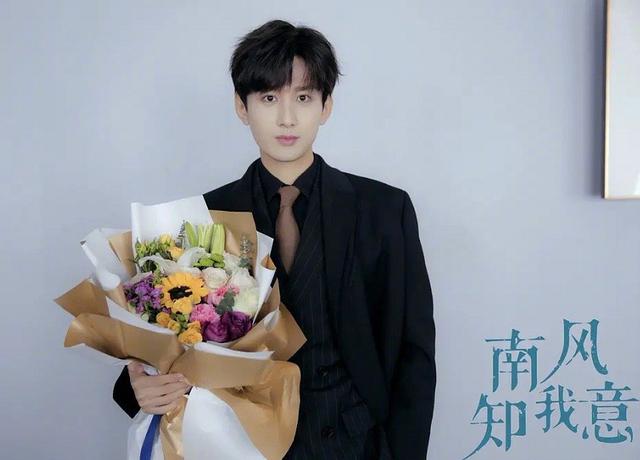 《南风知我意》即将开播,成毅演起了现代剧,现代剧照更帅气休闲区蓝鸢梦想 - Www.slyday.coM 《南风知我意》即将开播,成毅演起了现代剧,现代剧照更帅气休闲区蓝鸢梦想 - Www.slyday.coM