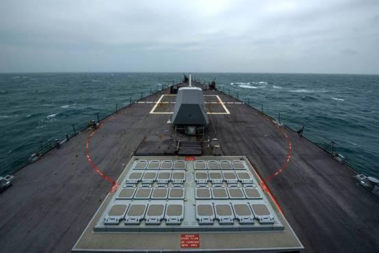 美国导弹驱逐舰“菲恩”号穿越台湾海峡。图自美国第7舰队脸书