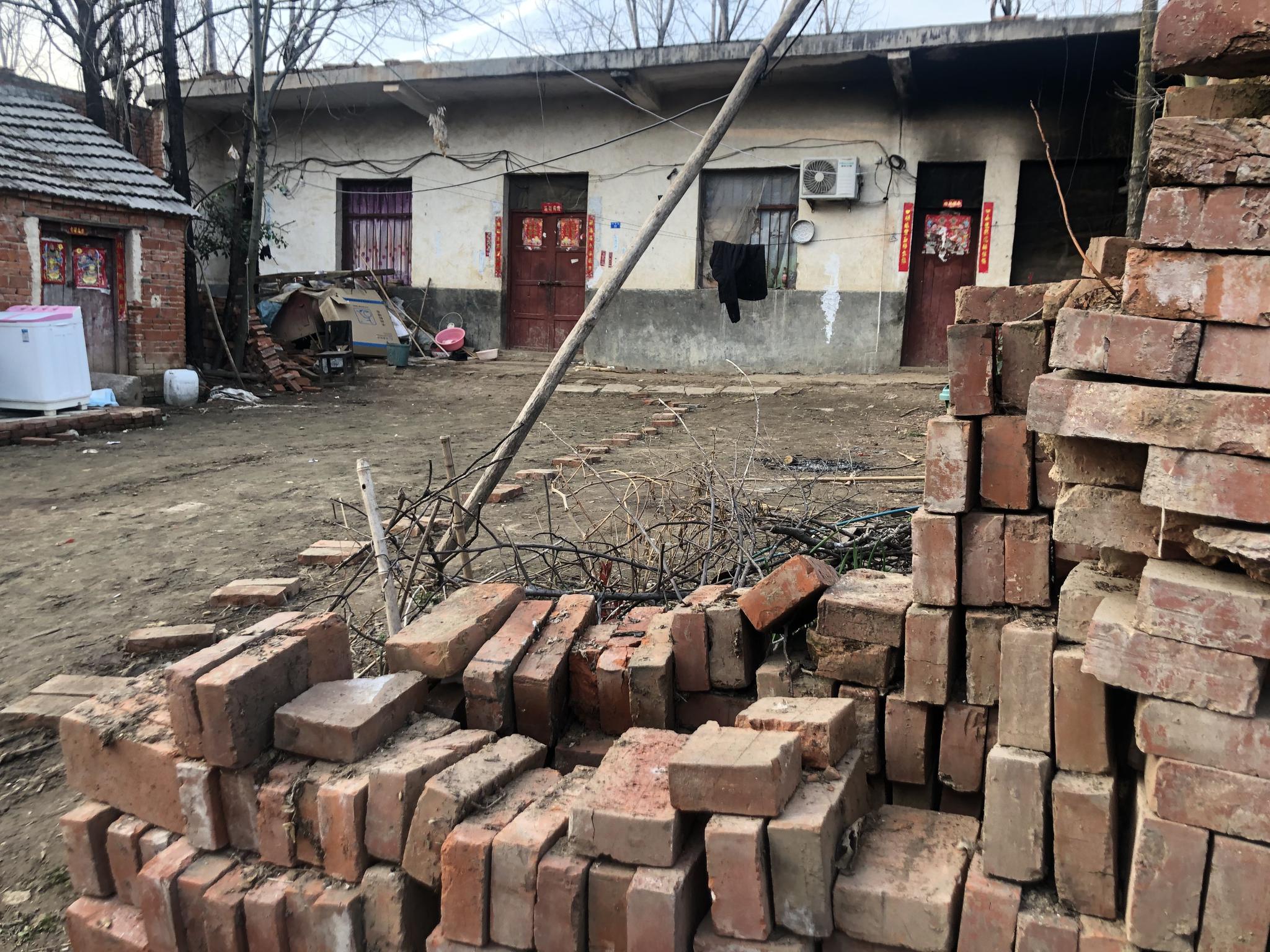 张家屋门紧锁,3月3日傍晚以后,张新照再也没有出现过。新京报记者 杜寒三 摄