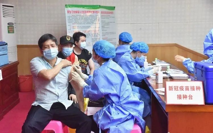 来看看海口市民预约接种新冠疫苗的热情吧