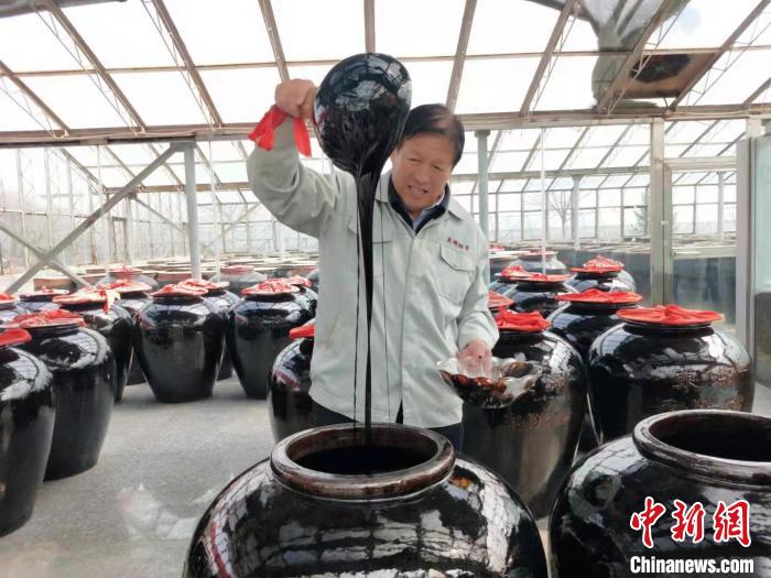 坚守纯粮酿制独特工艺酿制的老陈醋。 杨佩佩 摄