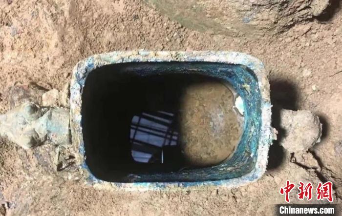 垣曲北白鹅墓地铜壶及液体残留物质 山西省考古研究院供图