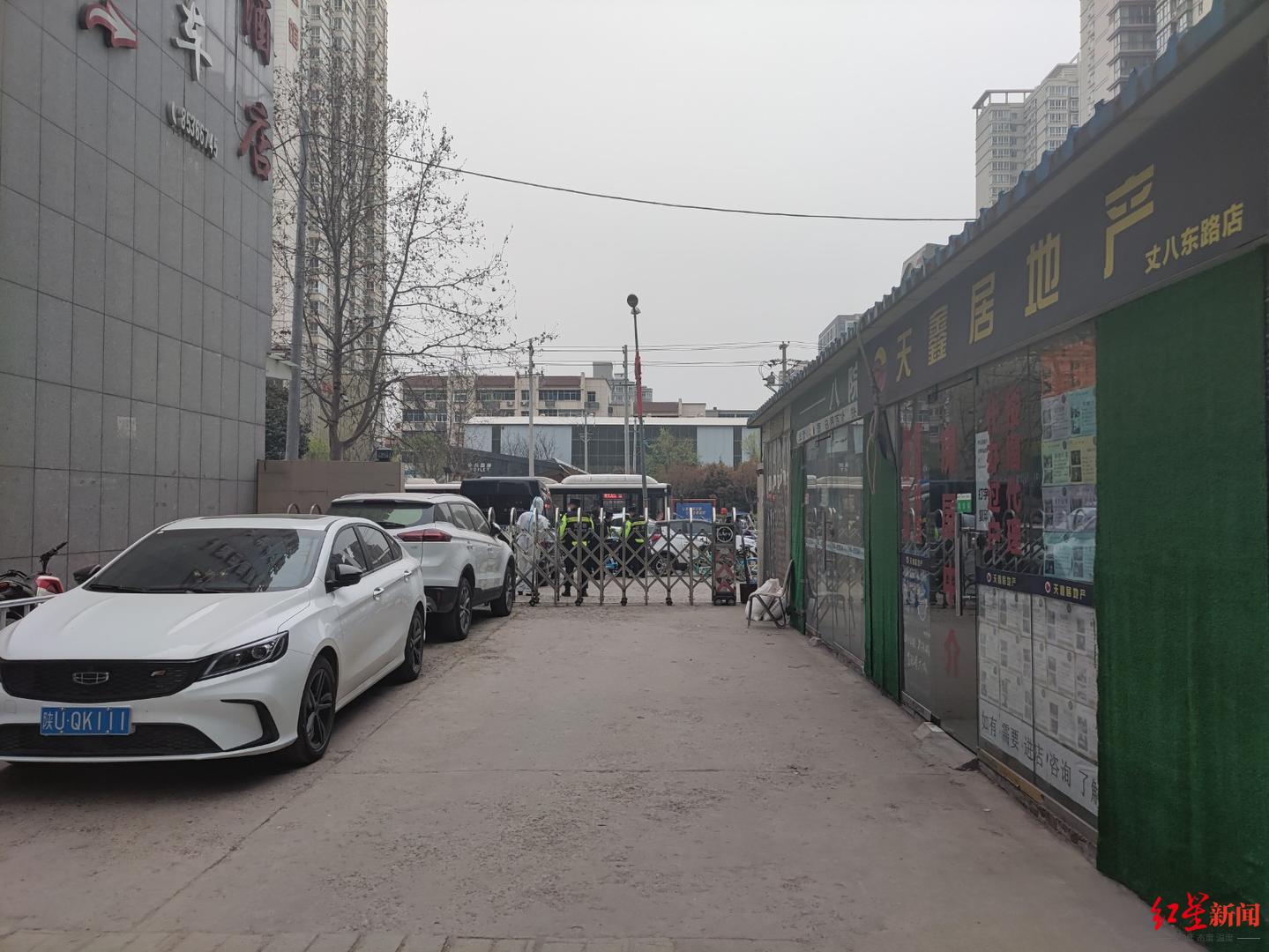 ▲末了一张是封闭的小区门口受访者供图
