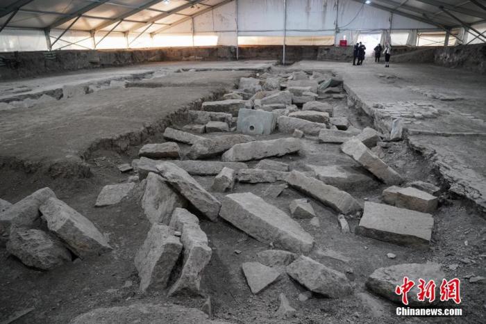 资料图:图为大宫门遗址挖掘现场挖掘出的玉石路。中新社记者 崔楠 摄