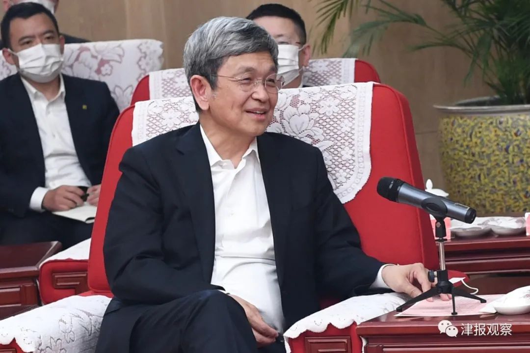 德龙集团董事长_德龙钢铁集团赵静照片