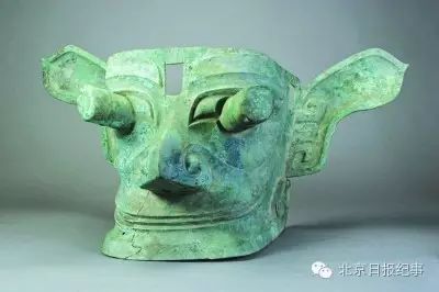 青铜纵目面具