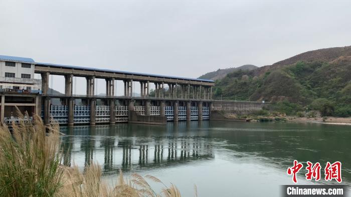 洛清江干流西岸电站河段河水清澈。 王以照 摄