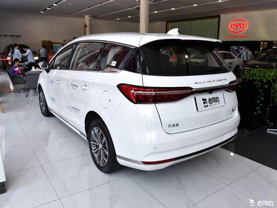 适合二胎家庭的车 小哥带你一起看比亚迪宋max