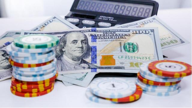 疯狂印钞超32万亿,美联储罕见释放加息信号!对中国影响有限
