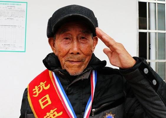 四川南充5名抗战老兵行走川渝鄂祭奠抗日英烈 年龄最小92岁最大101岁休闲区蓝鸢梦想 - Www.slyday.coM 四川南充5名抗战老兵行走川渝鄂祭奠抗日英烈 年龄最小92岁最大101岁休闲区蓝鸢梦想 - Www.slyday.coM