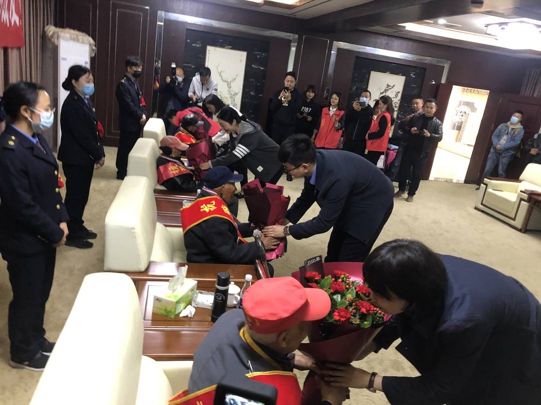 四川南充5名抗战老兵行走川渝鄂祭奠抗日英烈 年龄最小92岁最大101岁休闲区蓝鸢梦想 - Www.slyday.coM 四川南充5名抗战老兵行走川渝鄂祭奠抗日英烈 年龄最小92岁最大101岁休闲区蓝鸢梦想 - Www.slyday.coM