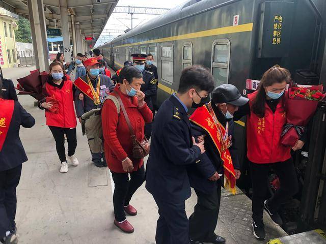 四川南充5名抗战老兵行走川渝鄂祭奠抗日英烈 年龄最小92岁最大101岁休闲区蓝鸢梦想 - Www.slyday.coM 四川南充5名抗战老兵行走川渝鄂祭奠抗日英烈 年龄最小92岁最大101岁休闲区蓝鸢梦想 - Www.slyday.coM