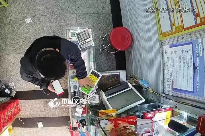 趁店主不在,义乌一男子盗打1000元彩票:没有付钱,以为查不到休闲区蓝鸢梦想 - Www.slyday.coM 趁店主不在,义乌一男子盗打1000元彩票:没有付钱,以为查不到休闲区蓝鸢梦想 - Www.slyday.coM