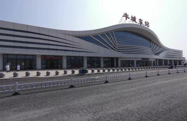 丰城东站的总投资高达七亿元,在设计上也较为现代,总用地面积达到了