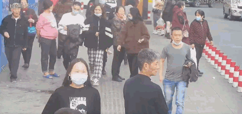 四川一老人摔倒无人扶?真相反转!休闲区蓝鸢梦想 - Www.slyday.coM 四川一老人摔倒无人扶?真相反转!休闲区蓝鸢梦想 - Www.slyday.coM