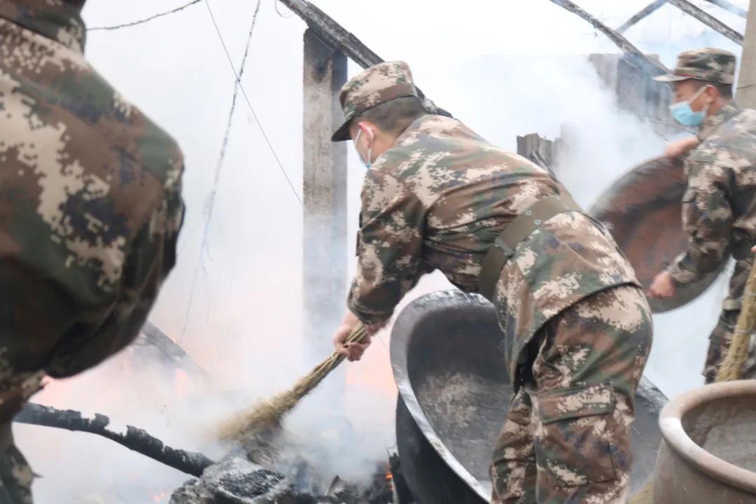 “他们和电视里说的一样!”紧急时刻,日照这里来了一群武警小哥哥休闲区蓝鸢梦想 - Www.slyday.coM “他们和电视里说的一样!”紧急时刻,日照这里来了一群武警小哥哥休闲区蓝鸢梦想 - Www.slyday.coM