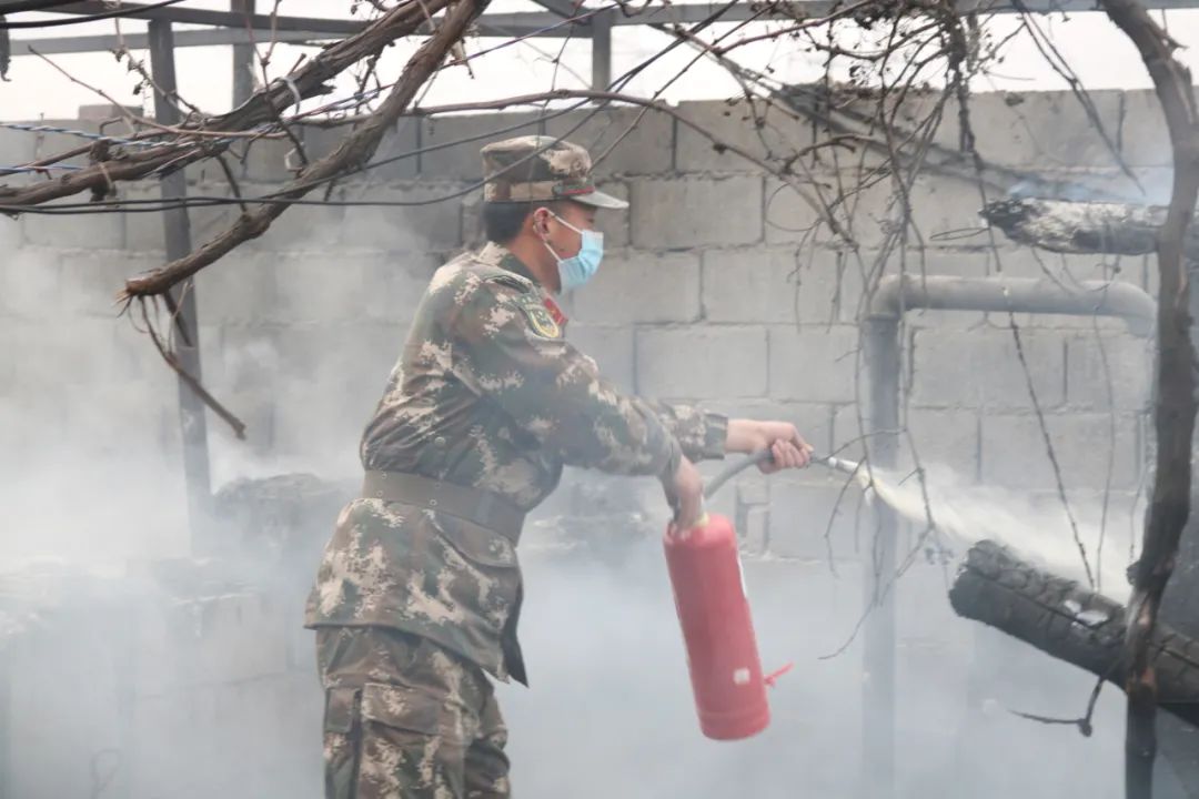 “他们和电视里说的一样!”紧急时刻,日照这里来了一群武警小哥哥休闲区蓝鸢梦想 - Www.slyday.coM “他们和电视里说的一样!”紧急时刻,日照这里来了一群武警小哥哥休闲区蓝鸢梦想 - Www.slyday.coM