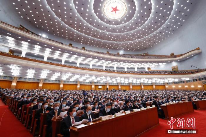 3月8日,十三届全国人大四次会议在北京人民大会堂举行第二次全体会议。 中新社记者 盛佳鹏 摄