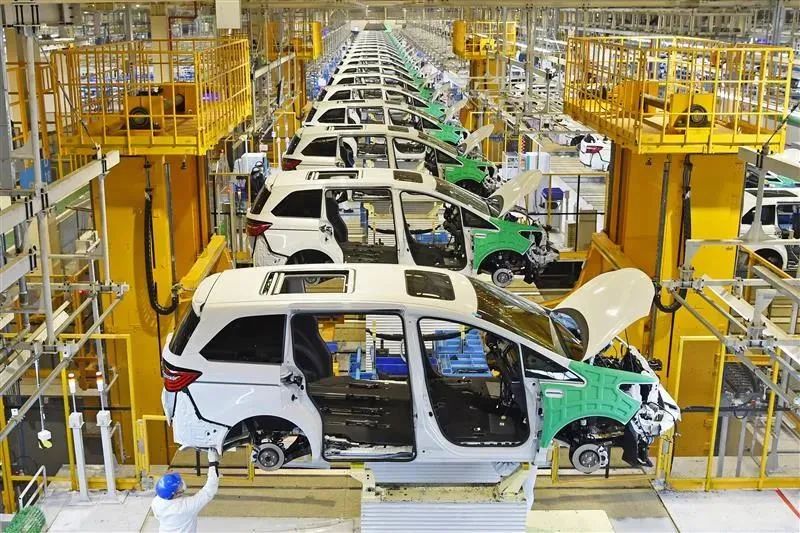 2021年 月 日,位于武汉的东风本田汽车有限公司第三工厂总装车间,每50