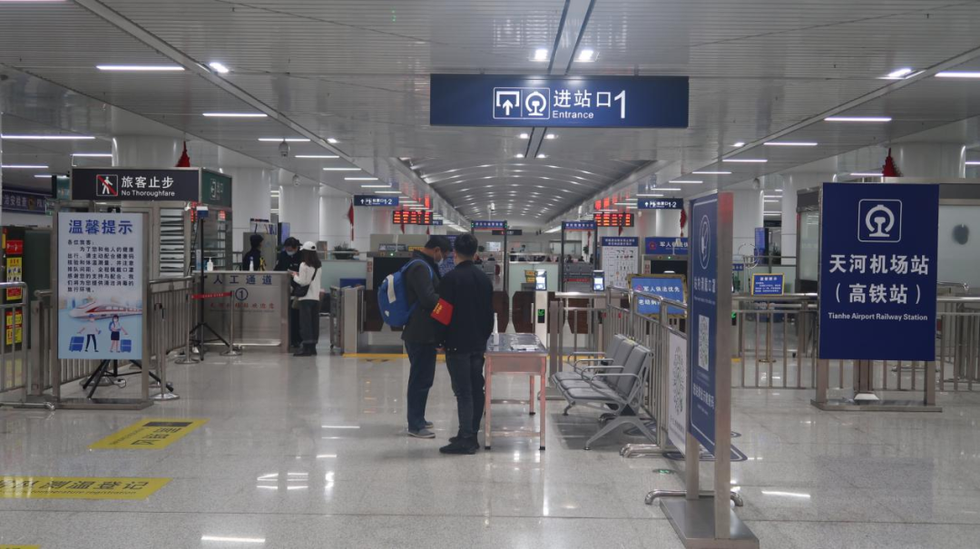 同时,此次增开班列也是汉宜铁路沿线首次实现一车直达武汉天河机场