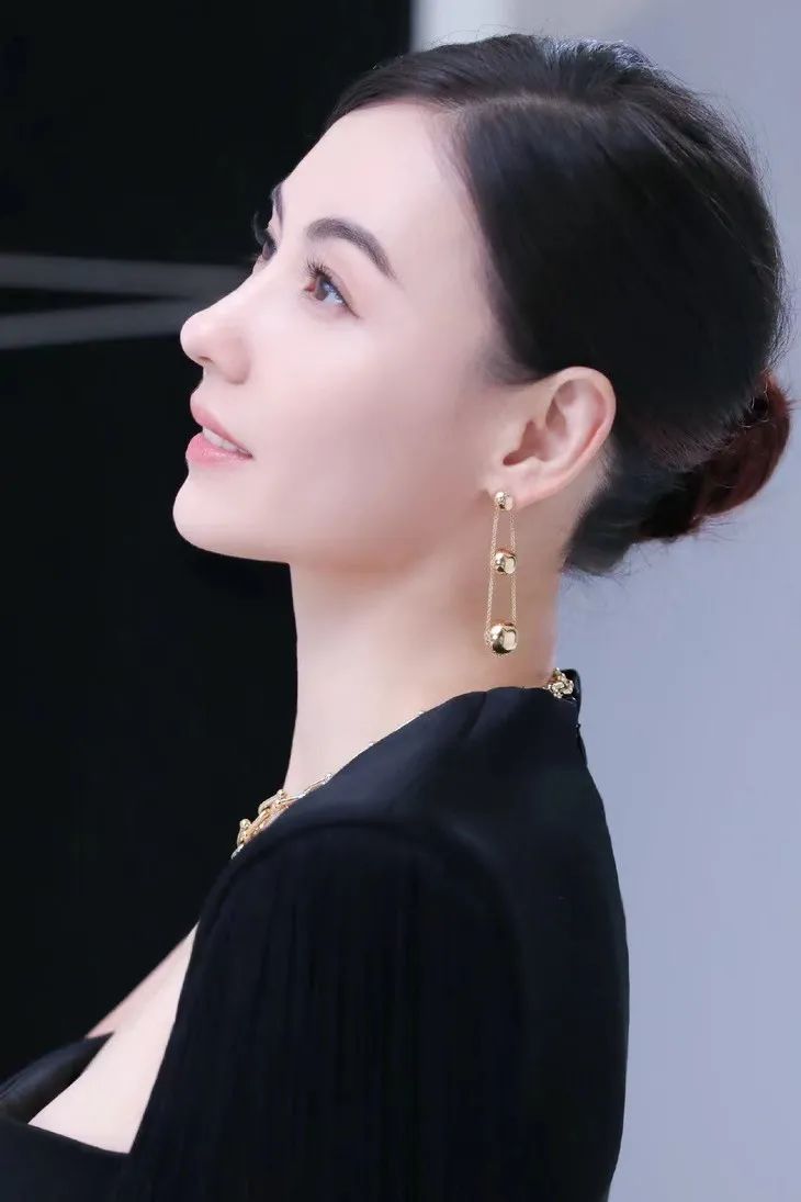 张柏芝脸肿的痛 我终于明白了