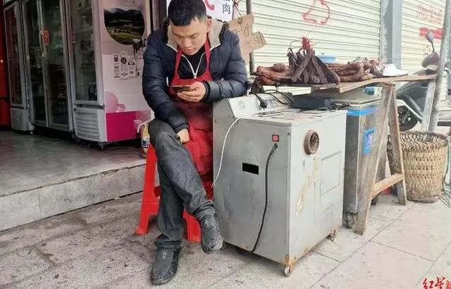 网售自制香肠遭十倍索赔 摊主已请律师应诉休闲区蓝鸢梦想 - Www.slyday.coM 网售自制香肠遭十倍索赔 摊主已请律师应诉休闲区蓝鸢梦想 - Www.slyday.coM