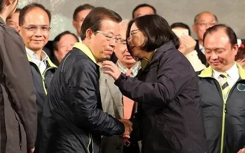 谢长廷(左)与蔡英文(右)。图源:台媒