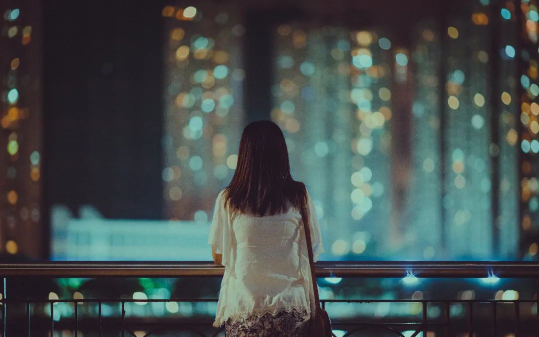 青岛独居女孩被陌生男子盯上!每天堵在路口搭讪!直到有一次,他悄悄跟到了家门口…休闲区蓝鸢梦想 - Www.slyday.coM 青岛独居女孩被陌生男子盯上!每天堵在路口搭讪!直到有一次,他悄悄跟到了家门口…休闲区蓝鸢梦想 - Www.slyday.coM