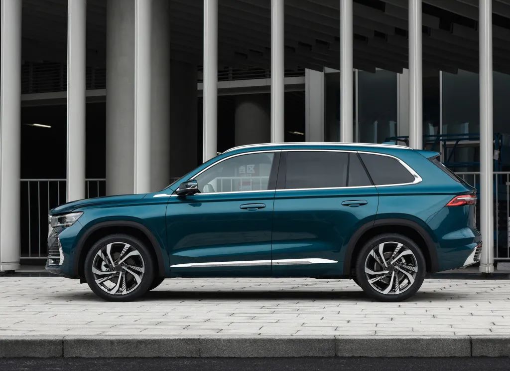 轴距达2米8的吉利星越l尺寸超途观l却定位紧凑型suv