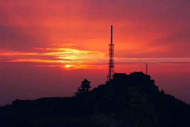 夕阳,总是带着一股萧索的气息"晚霞夕照"开阔明朗连心情都会变得看