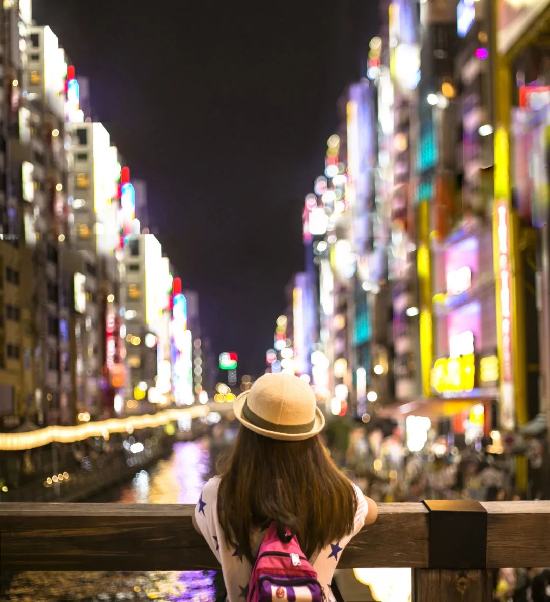 青岛独居女孩被陌生男子盯上!每天堵在路口搭讪!直到有一次,他悄悄跟到了家门口…休闲区蓝鸢梦想 - Www.slyday.coM 青岛独居女孩被陌生男子盯上!每天堵在路口搭讪!直到有一次,他悄悄跟到了家门口…休闲区蓝鸢梦想 - Www.slyday.coM